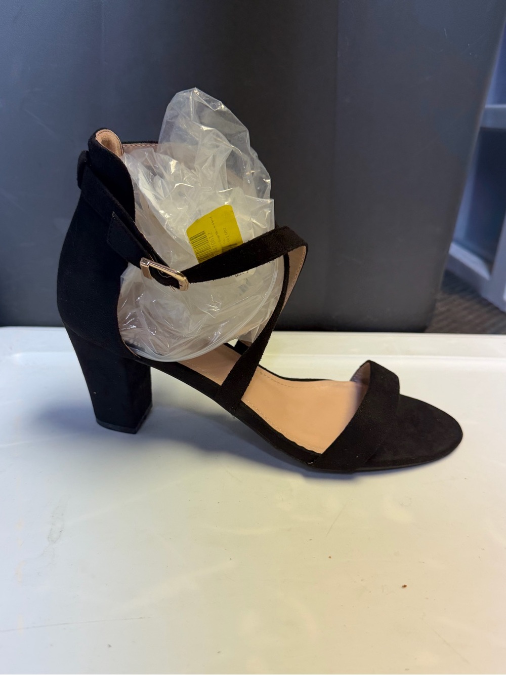 Yasirun Women’s crisscross strap Heel Sandals Black Suede Size 10 M US